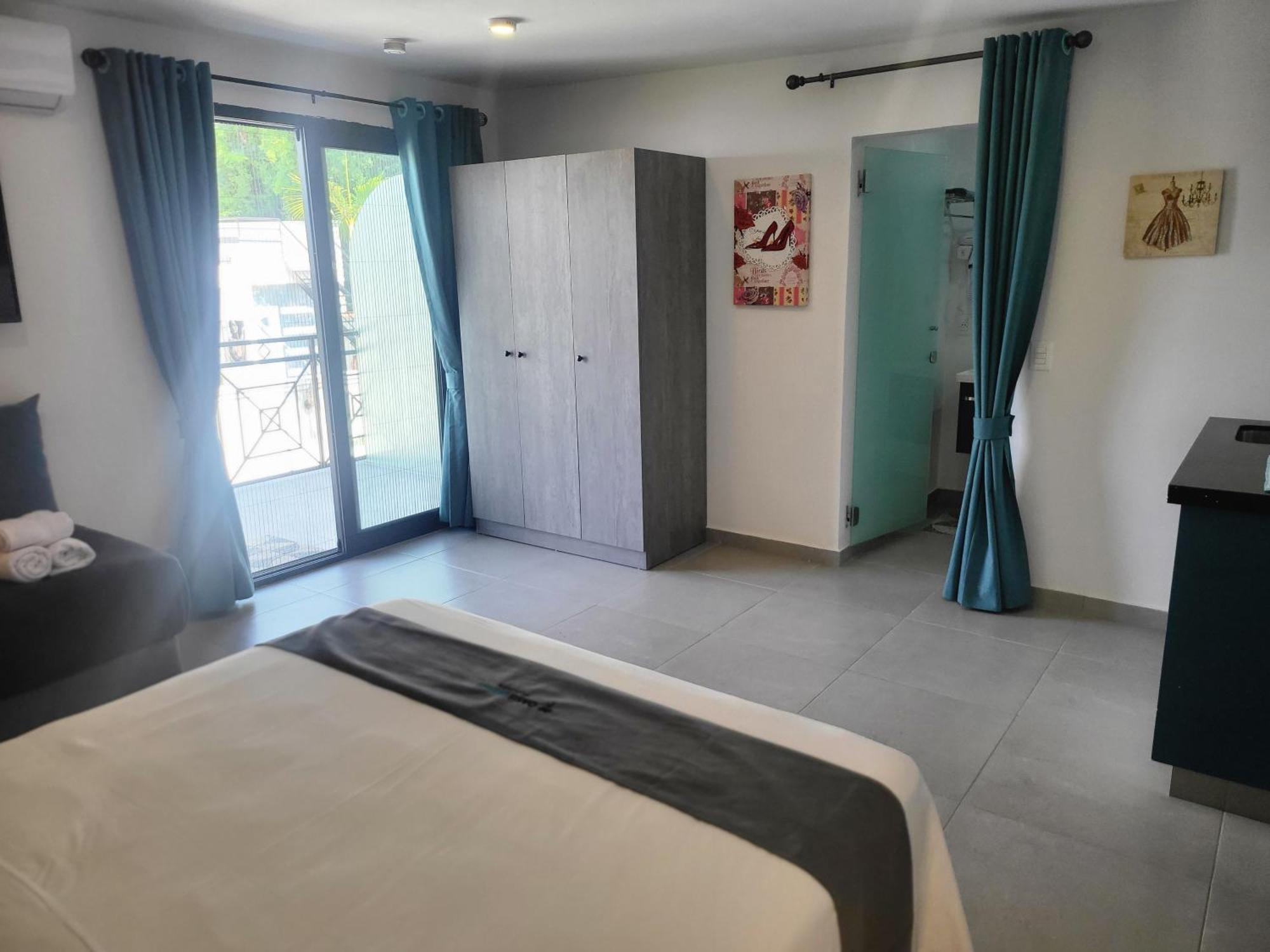 Hotel Oasis-Dream Holidays - La Petite France Σαν Μπερναρντίνο Εξωτερικό φωτογραφία
